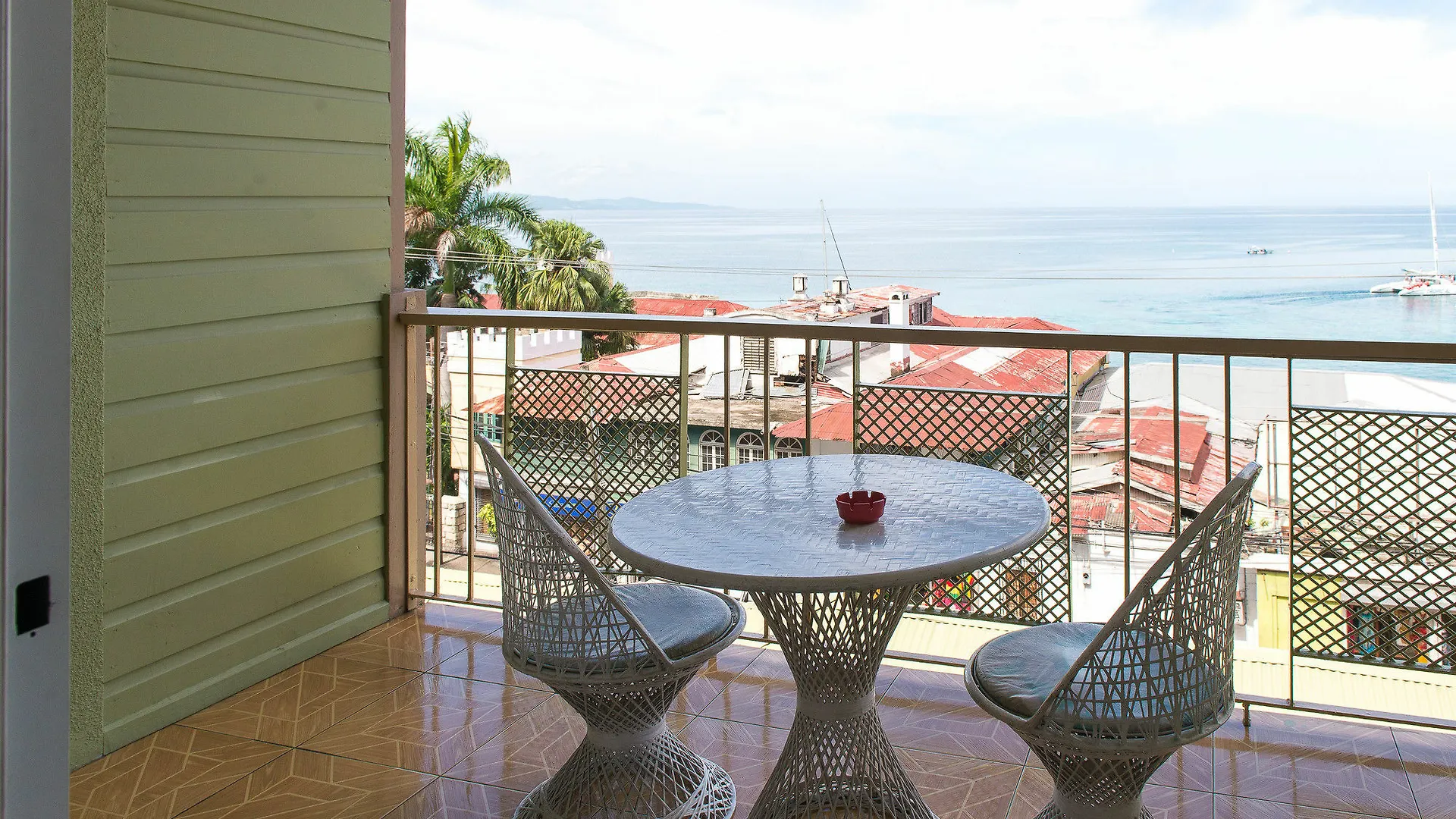 Rooms On The Hip Strip - Montego Bay Apartman