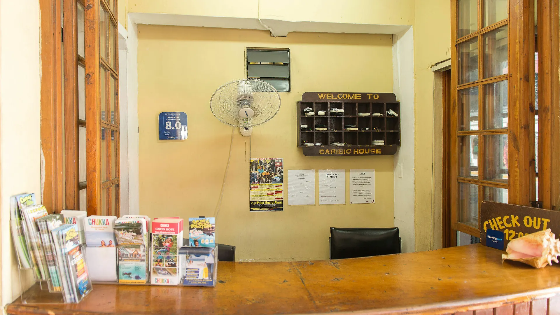 Rooms On The Hip Strip - Montego Bay Apartman